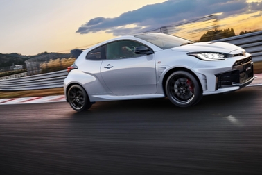 RZ“High performance” + Aero performance package［GR-DAT（8AT・4WD）］
